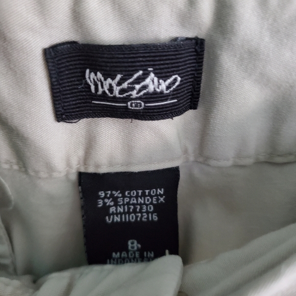 Mossimo Khaki Capris - Picture 2 of 3